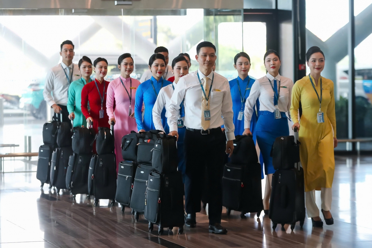 Vietnam Airlines និងដំណើរមិនអាចបំភ្លេចបាននៃអតីតកាល និងបច្ចុប្បន្នកាល ប្រវត្តិឯកសណ្ឋានអ្នកបម្រើលើយន្តហោះ រូបថត ១១
