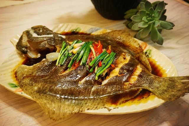 Loài cá "xẹp lép", ở Việt Nam giá bình dân, nước ngoài tiền triệu