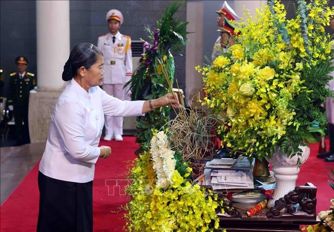 Đoàn đại biểu cấp cao Campuchia viếng nguyên Chủ tịch nước Trần Đức Lương