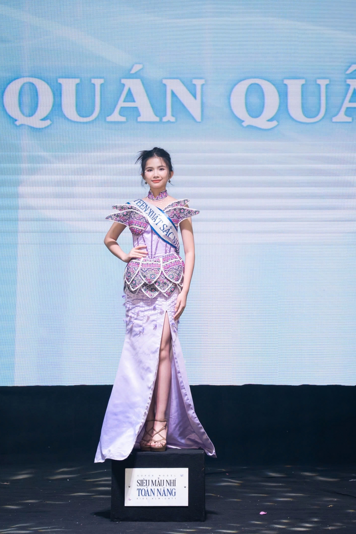 nhan sac co be 13 tuoi gianh quan quan sieu mau nhi toan nang 2025 hinh anh 1