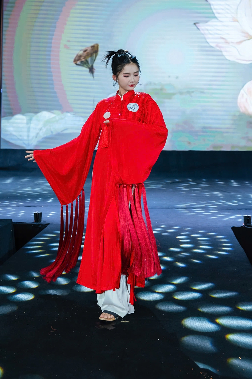 nhan sac co be 13 tuoi gianh quan quan sieu mau nhi toan nang 2025 hinh anh 5