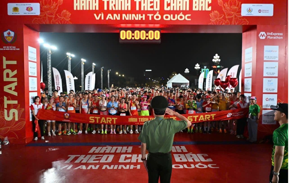 giải chạy hành trình theo chân bác - vì an ninh tổ quốc hình ảnh 1 giai chay hanh trinh theo chan bac - vi an ninh to quoc hinh anh 1