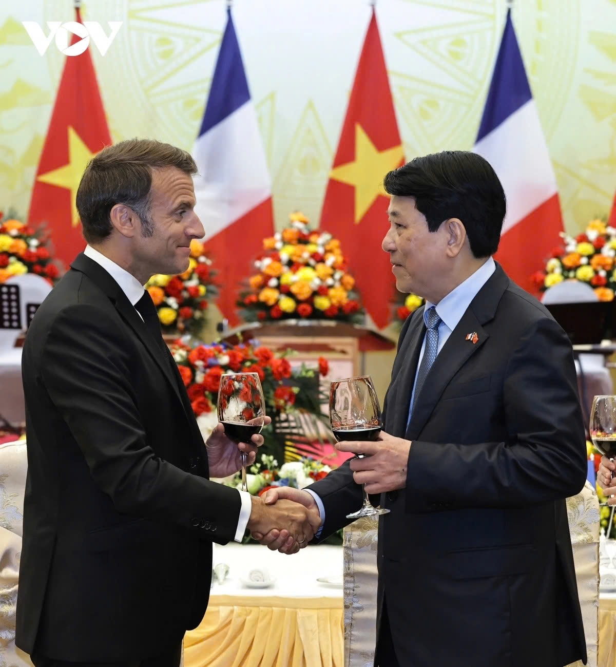 El presidente francés concluye con éxito su visita de Estado a Vietnam (foto 22)