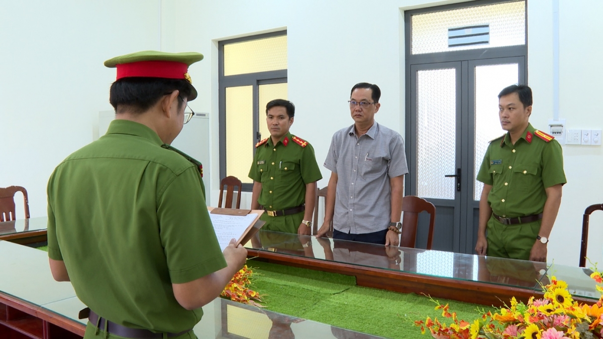 khởi tố cựu giám đốc công ty xổ số kiến thiết bạc liêu cùng 2 thuộc cấp hình ảnh 2 khoi to cuu giam doc cong ty xo so kien thiet bac lieu cung 2 thuoc cap hinh anh 2