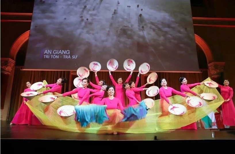 vietnamese writing contest wrapped up in hungary picture 1 vietnamese writing contest wrapped up in hungary picture 1