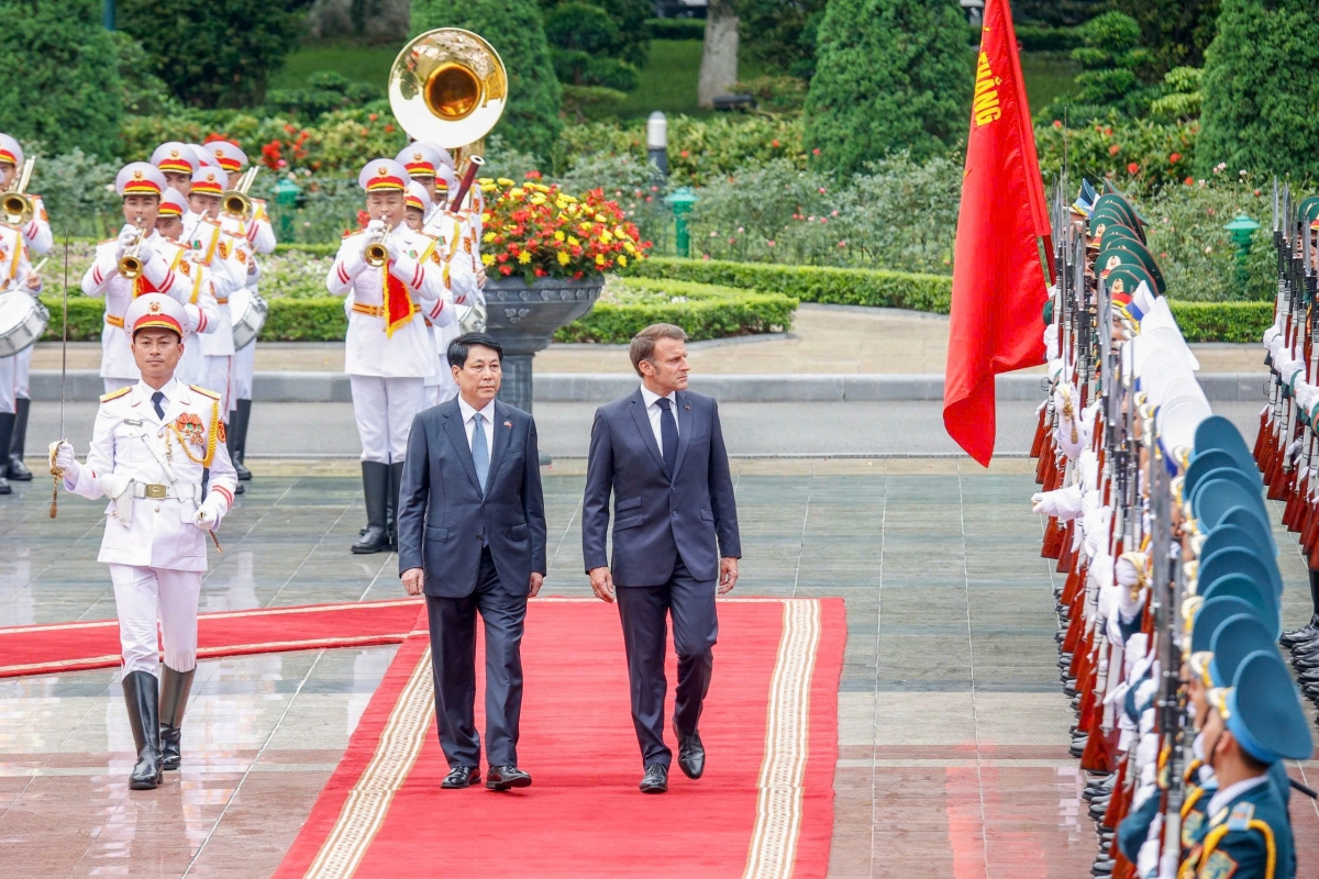 chủ tịch nước chủ trì lễ đón và hội đàm với tổng thống pháp emmanuel macron hình ảnh 4 chu tich nuoc chu tri le don va hoi dam voi tong thong phap emmanuel macron hinh anh 4