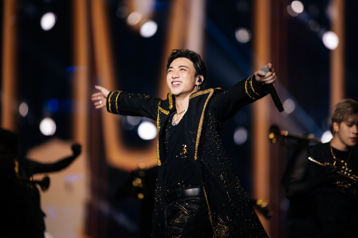 soobin chơi đàn bầu cùng bố, mang làng quê bắc bộ lên sân khấu live-concert hình ảnh 12 soobin choi dan bau cung bo, mang lang que bac bo len san khau live-concert hinh anh 12