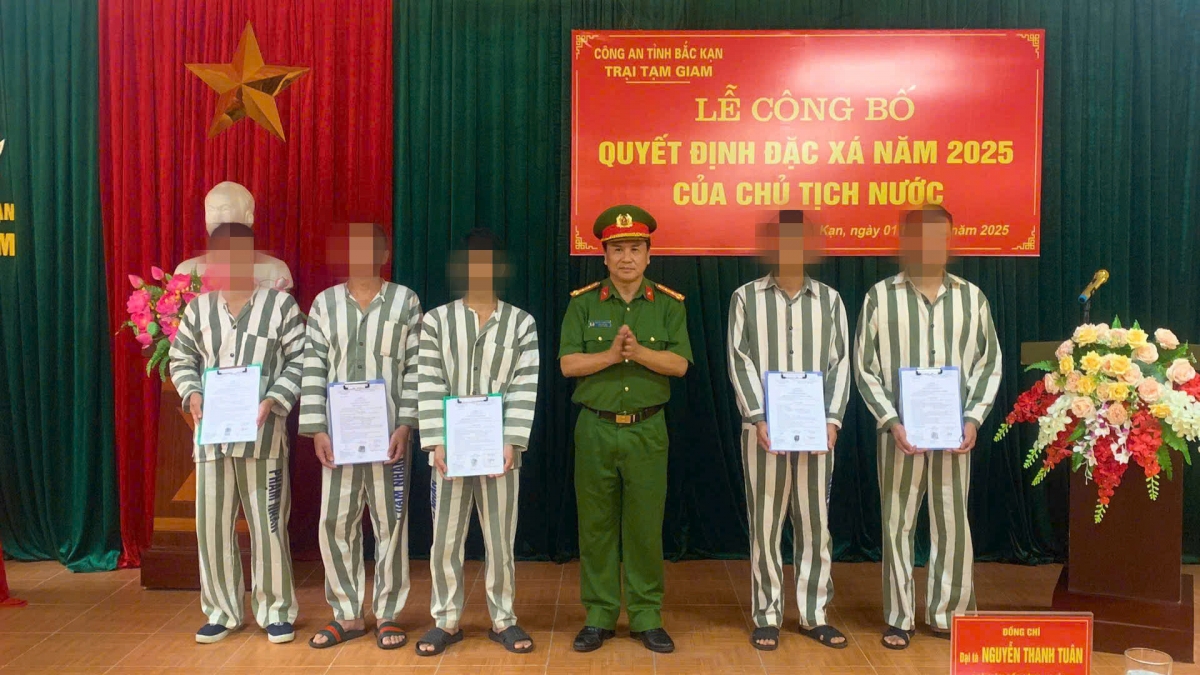 bắc kạn công bố đặc xá cho 5 phạm nhân có thành tích cải tạo tốt hình ảnh 1 bac kan cong bo dac xa cho 5 pham nhan co thanh tich cai tao tot hinh anh 1