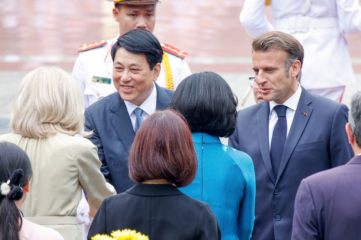 chủ tịch nước chủ trì lễ đón và hội đàm với tổng thống pháp emmanuel macron hình ảnh 5 chu tich nuoc chu tri le don va hoi dam voi tong thong phap emmanuel macron hinh anh 5