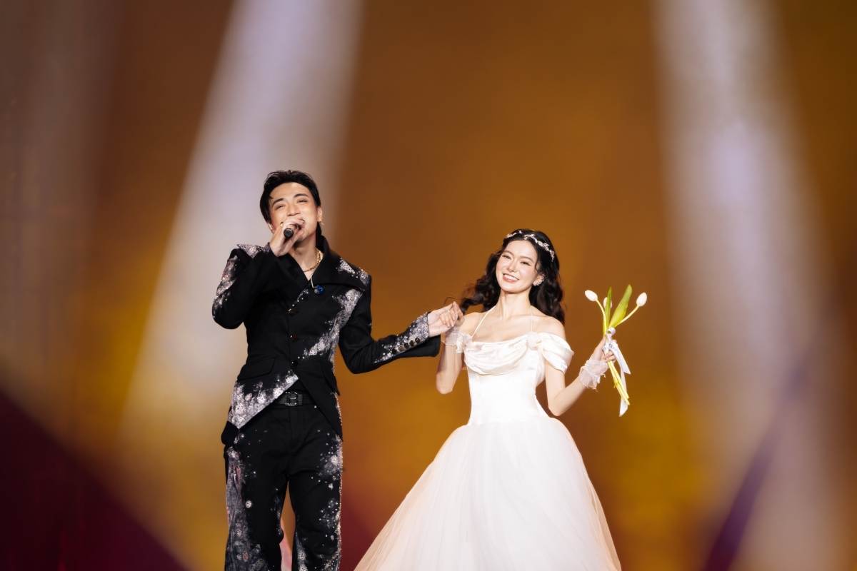 soobin chơi đàn bầu cùng bố, mang làng quê bắc bộ lên sân khấu live-concert hình ảnh 10 soobin choi dan bau cung bo, mang lang que bac bo len san khau live-concert hinh anh 10