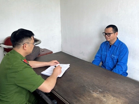 “Cắm” sổ đỏ giả, lừa gần nửa tỷ đồng