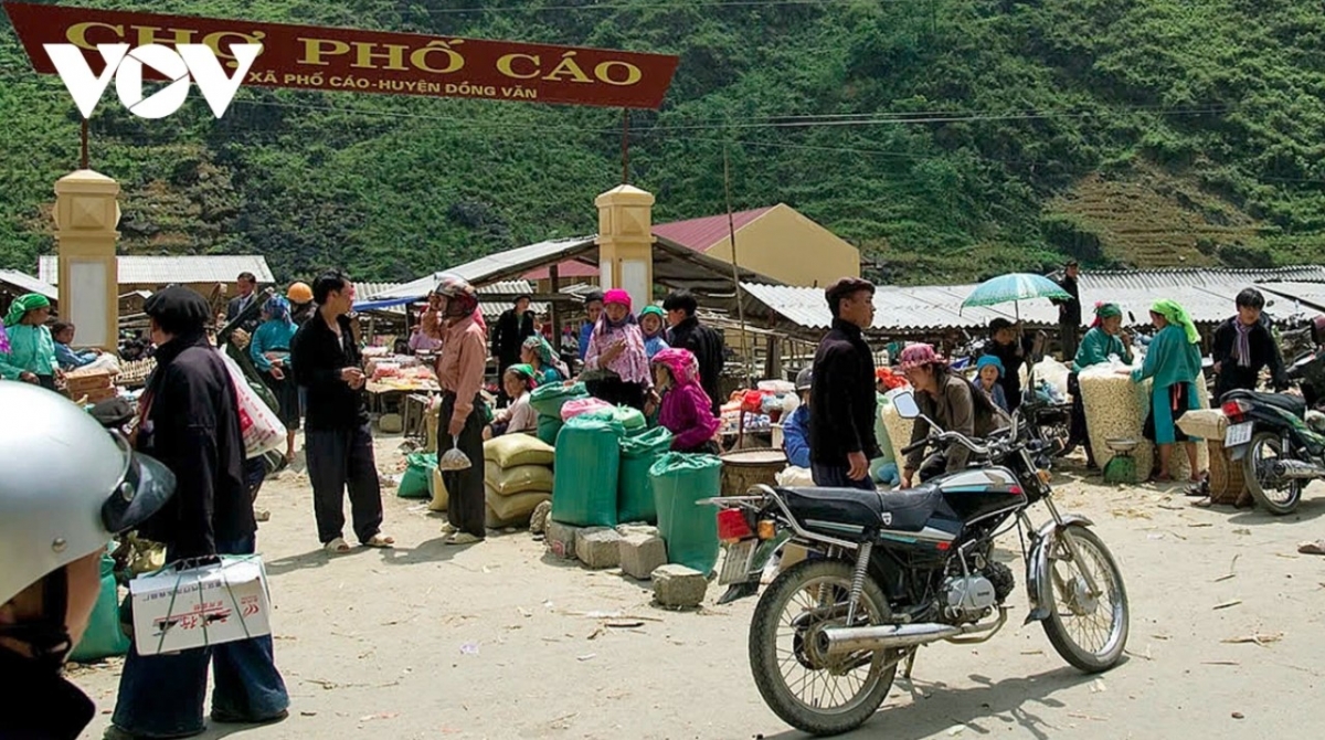 ethnic market in pho cao offers a glimpse into highland culture picture 1 ethnic market in pho cao offers a glimpse into highland culture picture 1