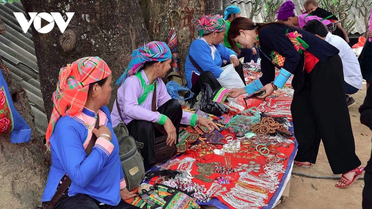 ethnic market in pho cao offers a glimpse into highland culture picture 11 ethnic market in pho cao offers a glimpse into highland culture picture 11