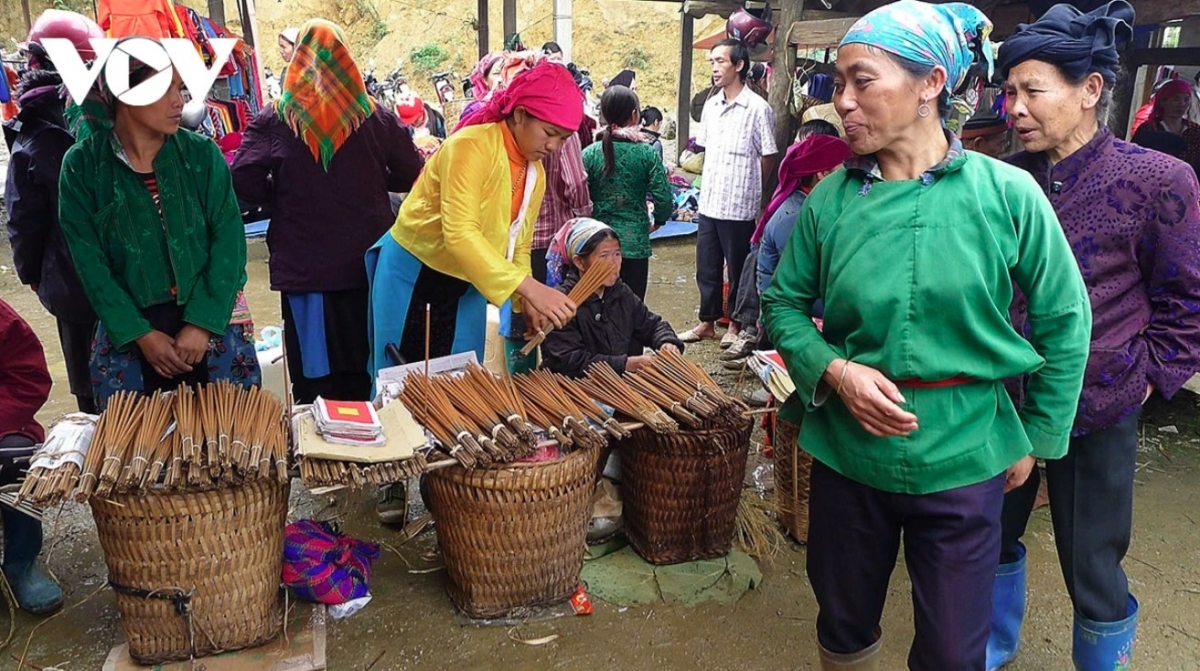 ethnic market in pho cao offers a glimpse into highland culture picture 14 ethnic market in pho cao offers a glimpse into highland culture picture 14