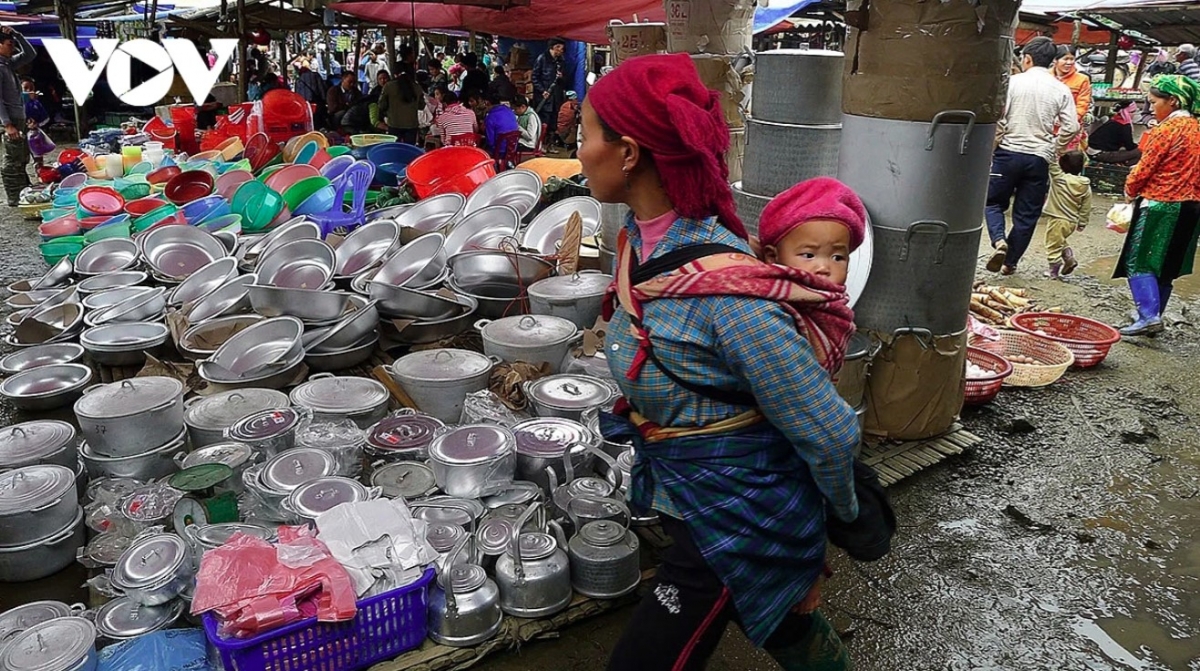 ethnic market in pho cao offers a glimpse into highland culture picture 23