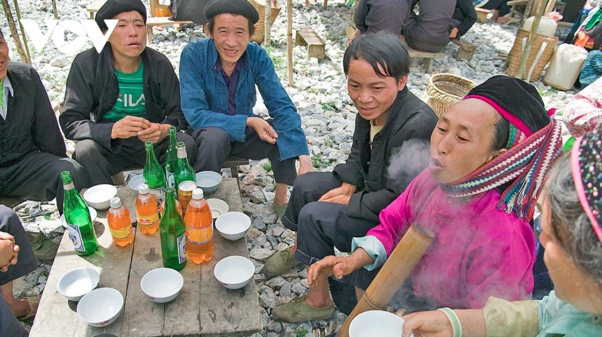 ethnic market in pho cao offers a glimpse into highland culture picture 6 ethnic market in pho cao offers a glimpse into highland culture picture 6