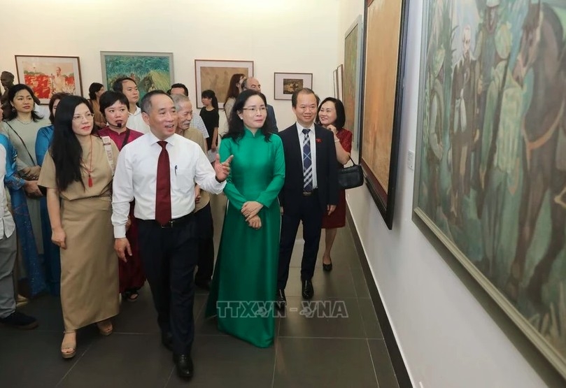 exhibition showcases president ho chi minh in fine arts picture 1 exhibition showcases president ho chi minh in fine arts picture 1