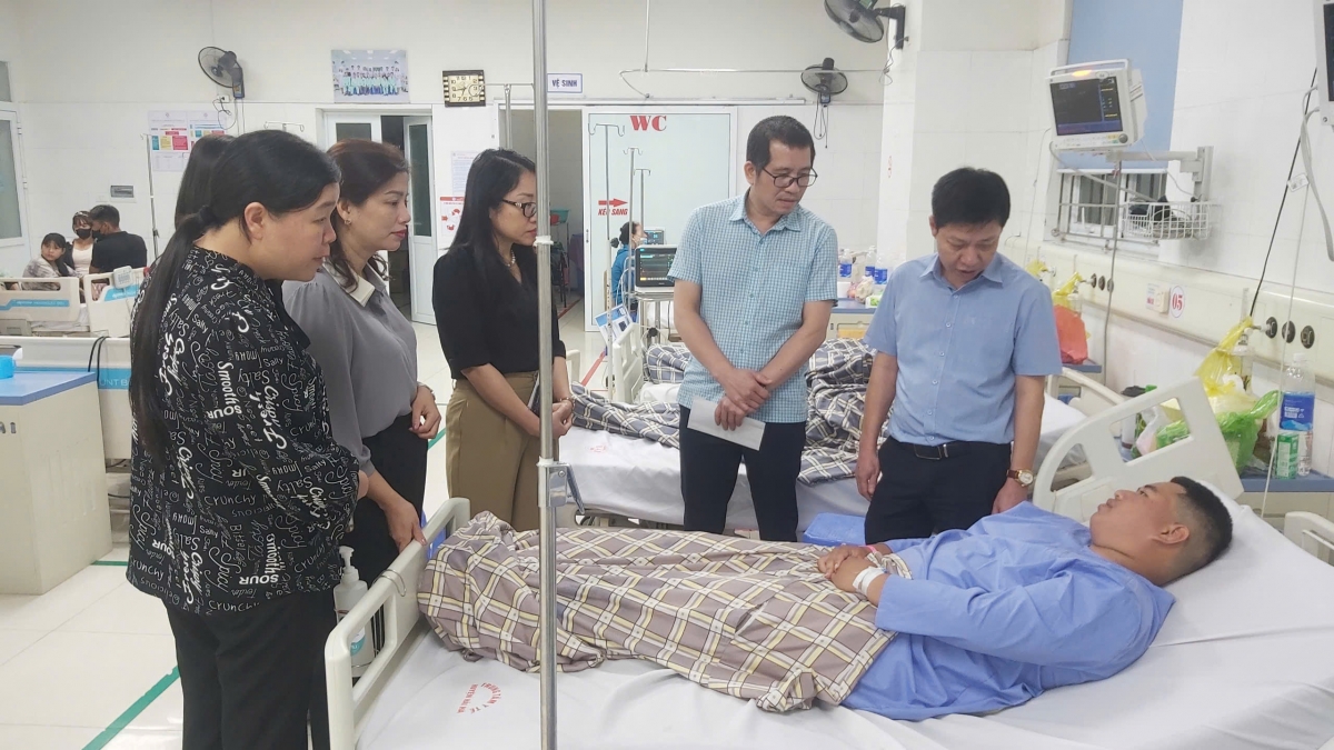 bộ gdĐt thăm hỏi, động viên các gia đình, học sinh đuối nước tại quảng ninh hình ảnh 2 bo gdDt tham hoi, dong vien cac gia dinh, hoc sinh duoi nuoc tai quang ninh hinh anh 2