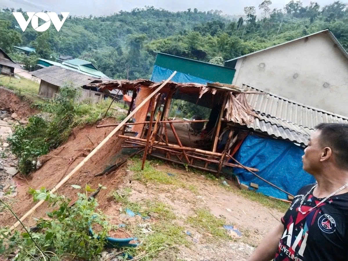 flash floods and landslides wreak havoc across central vietnam picture 1 flash floods and landslides wreak havoc across central vietnam picture 1