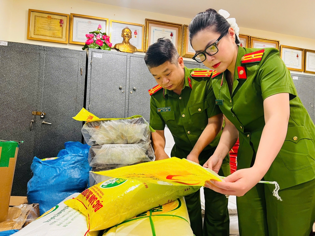 lam gia 17,3 tan gao ngon nhat the gioi , hai chu cua hang bi khoi to hinh anh 2