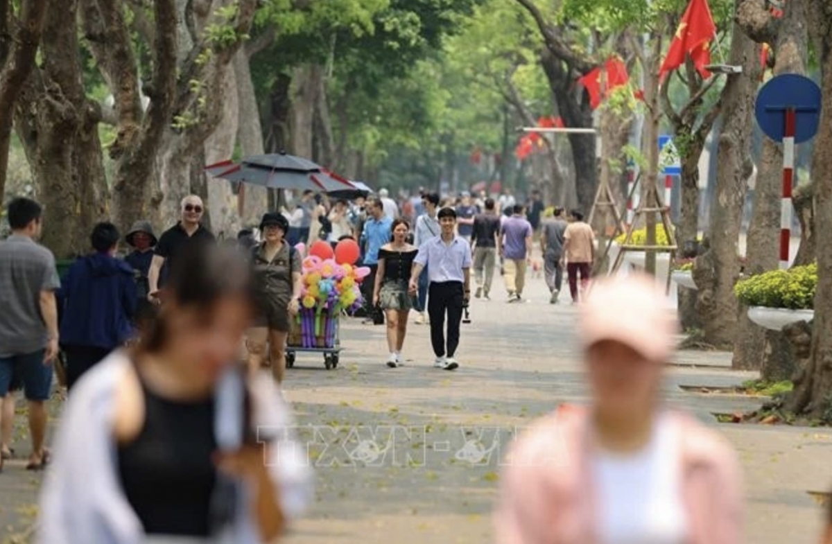 hanoi hosts vibrant tourism activities during april 30 may 1 holiday picture 1