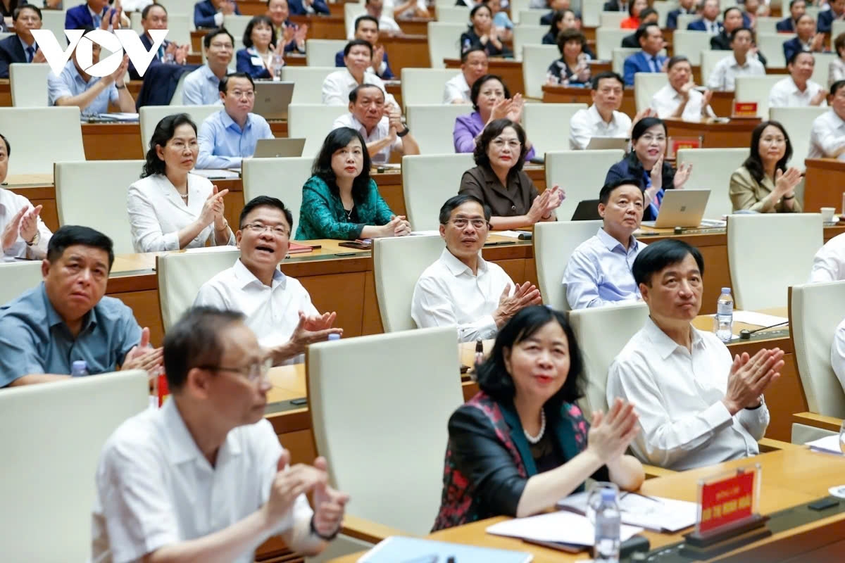 party chief believes recently-issued resolutions will help vietnam take off in new era picture 3