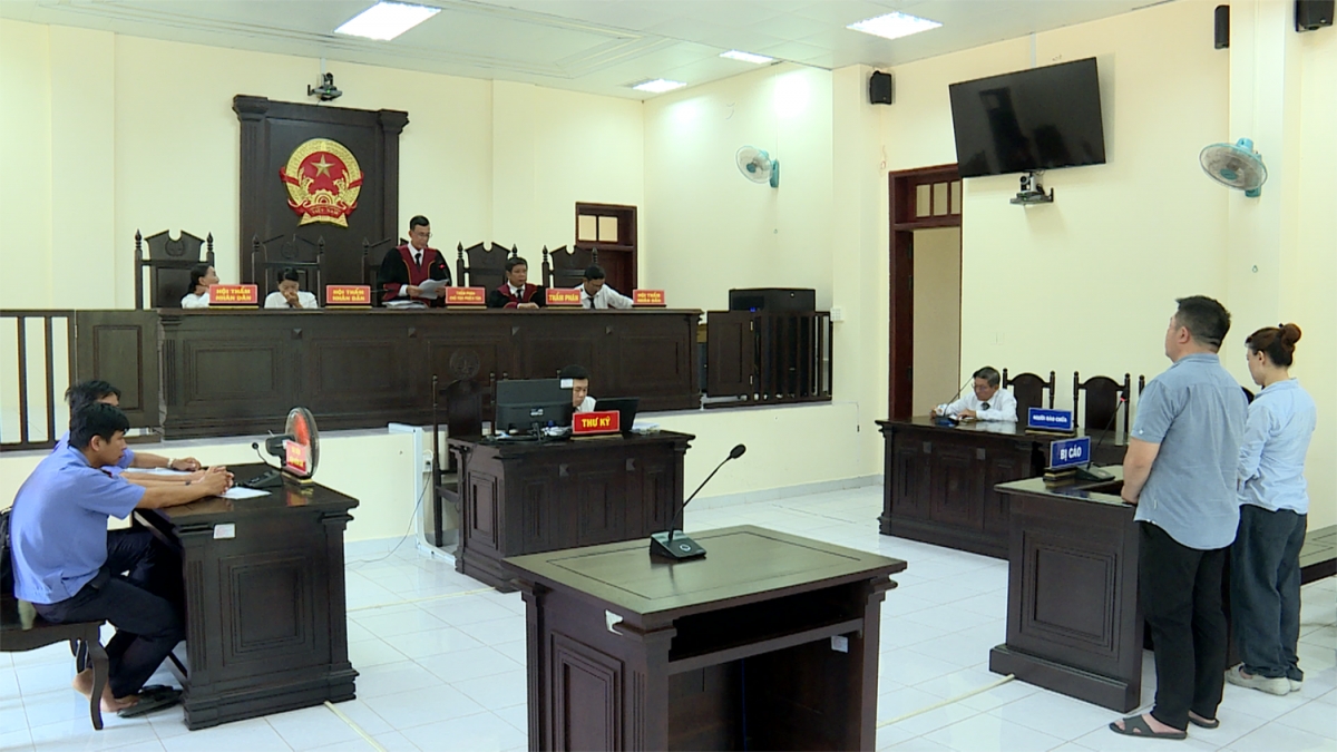 lua dao chiem doat tai san, hai bi cao chia nhau hon 14 nam tu hinh anh 1 lua dao chiem doat tai san, hai bi cao chia nhau hon 14 nam tu hinh anh 1