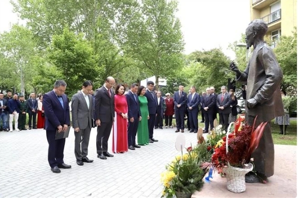 president ho chi minh s 135th birth anniversary marked in hungary picture 1 president ho chi minh s 135th birth anniversary marked in hungary picture 1
