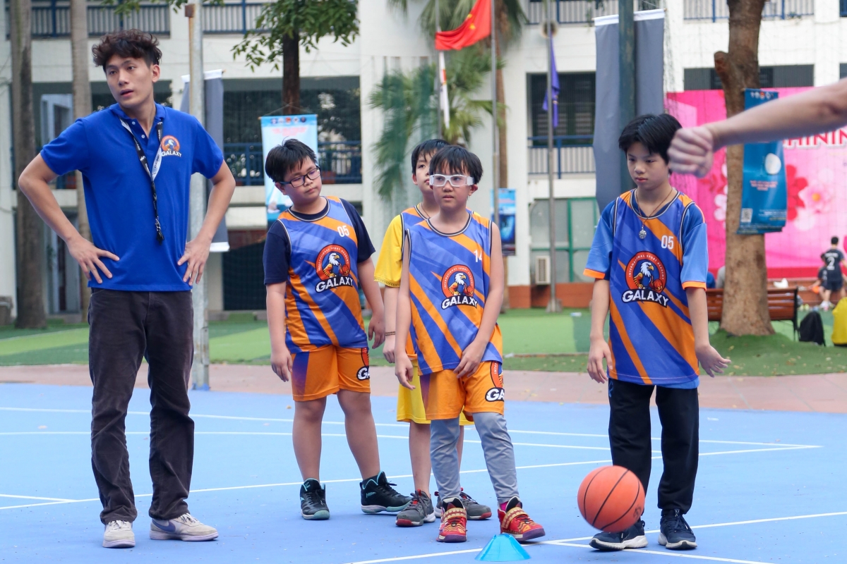 Doi bong ro nha trang dolphins hop tac dao tao tre voi gisa huong toi sea games hinh anh 6