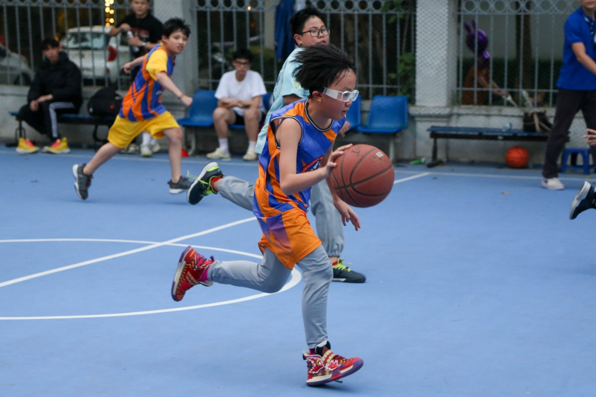 Doi bong ro nha trang dolphins hop tac dao tao tre voi gisa huong toi sea games hinh anh 3