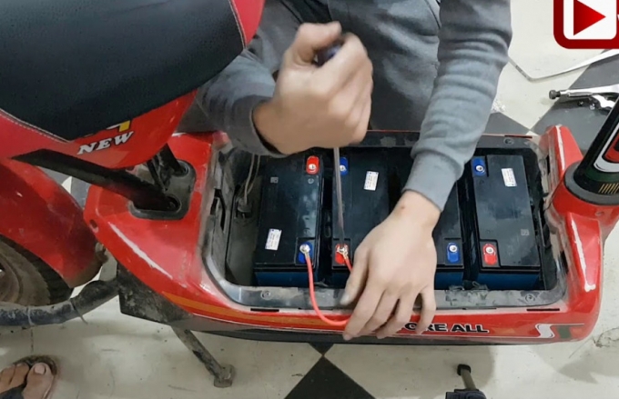 Mua xe cho bạn gái, cô ấy lại chẳng may gặp tai nạn