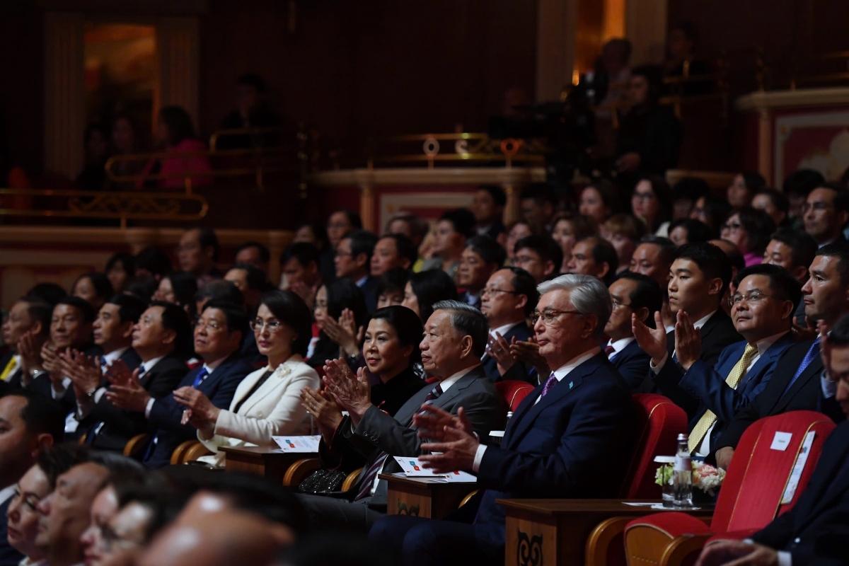 tổng bí thư tô lâm dự chương trình hòa nhạc hữu nghị việt nam - kazakhstan hình ảnh 1 tong bi thu to lam du chuong trinh hoa nhac huu nghi viet nam - kazakhstan hinh anh 1