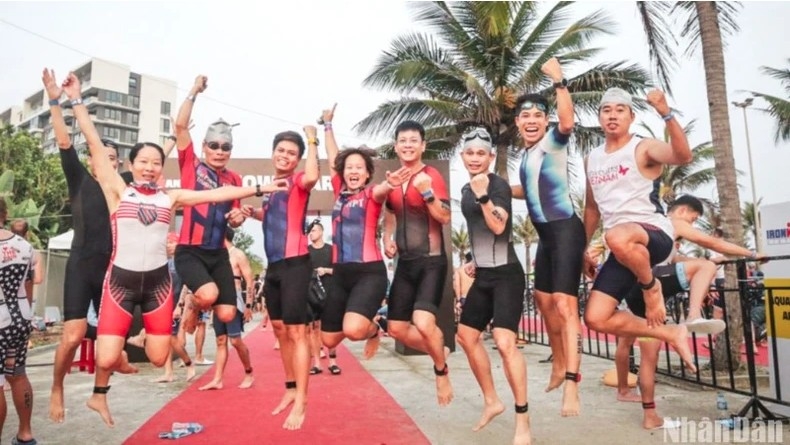 over 3,500 athletes compete at da nang triathlon competition picture 1 over 3,500 athletes compete at da nang triathlon competition picture 1
