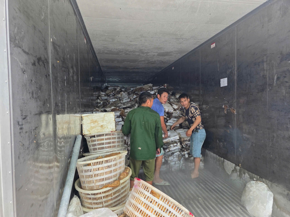 tạm giữ hơn 25 tấn thực phẩm không rõ nguồn gốc ở móng cái, quảng ninh hình ảnh 2 tam giu hon 25 tan thuc pham khong ro nguon goc o mong cai, quang ninh hinh anh 2