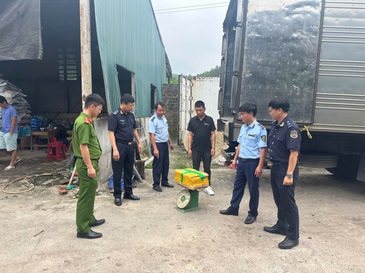 tạm giữ hơn 25 tấn thực phẩm không rõ nguồn gốc ở móng cái, quảng ninh hình ảnh 1 tam giu hon 25 tan thuc pham khong ro nguon goc o mong cai, quang ninh hinh anh 1