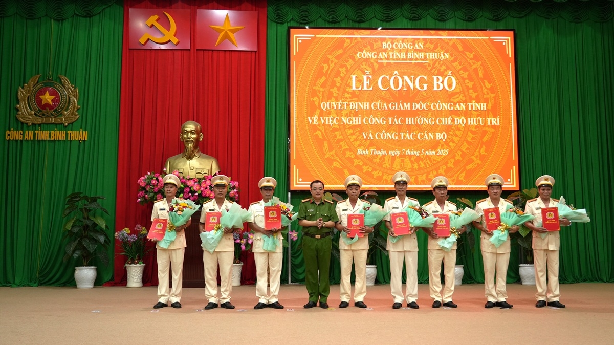hàng chục lãnh đạo, chỉ huy công an tỉnh bình thuận xin nghỉ hưu trước tuổi hình ảnh 2 hang chuc lanh dao, chi huy cong an tinh binh thuan xin nghi huu truoc tuoi hinh anh 2