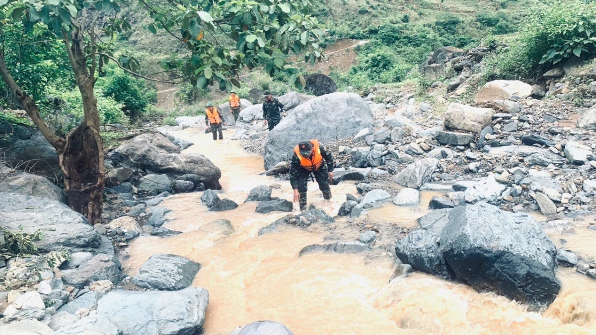 vụ 2 mẹ con bị lũ cuốn ở sơn la tìm thấy thi thể người mẹ hình ảnh 1 vu 2 me con bi lu cuon o son la tim thay thi the nguoi me hinh anh 1