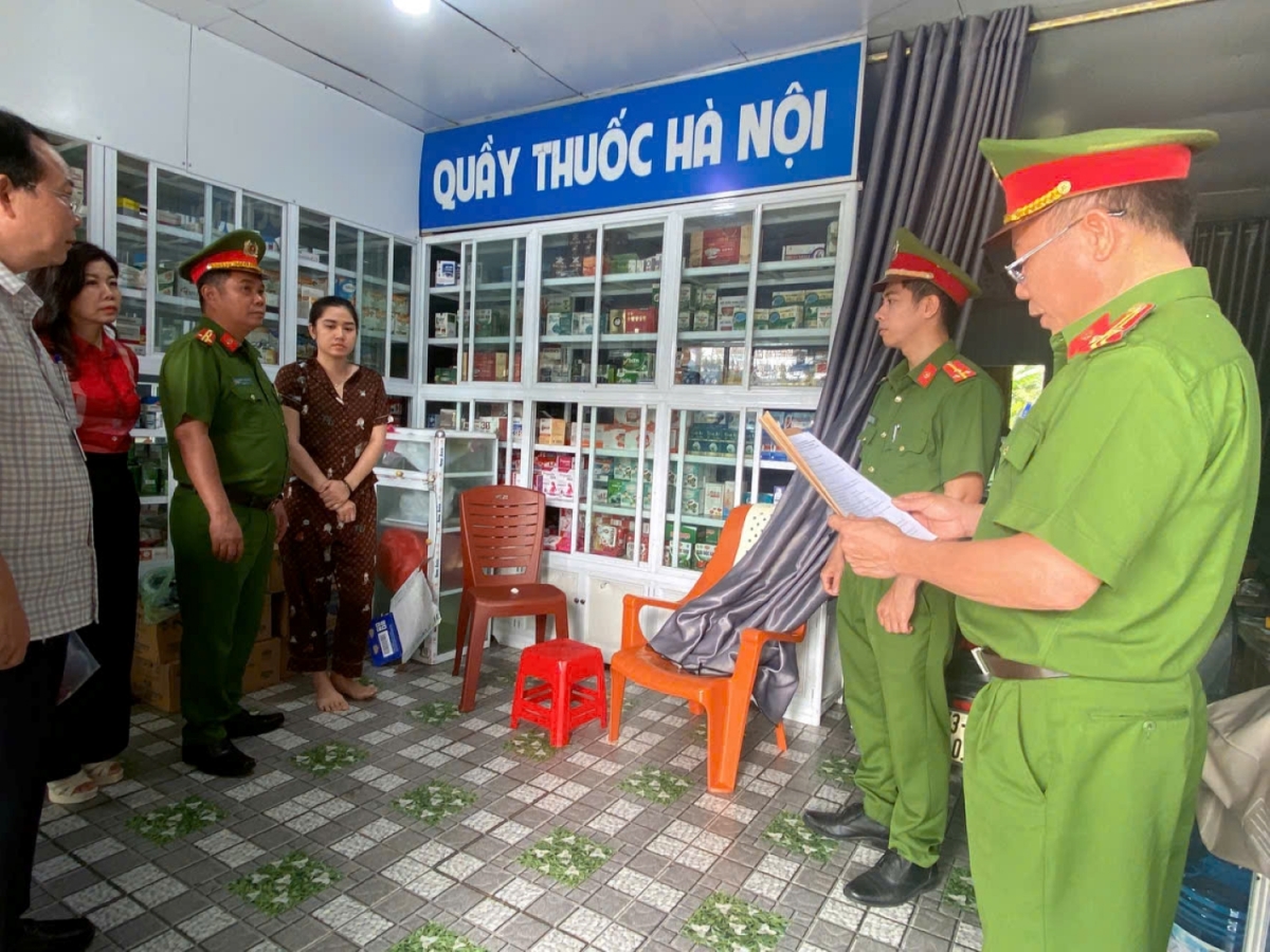 phát hiện 2 cơ sở kinh doanh 5000 sản phẩm thuốc không rõ nguồn gốc ở quảng bình hình ảnh 1 phat hien 2 co so kinh doanh 5000 san pham thuoc khong ro nguon goc o quang binh hinh anh 1