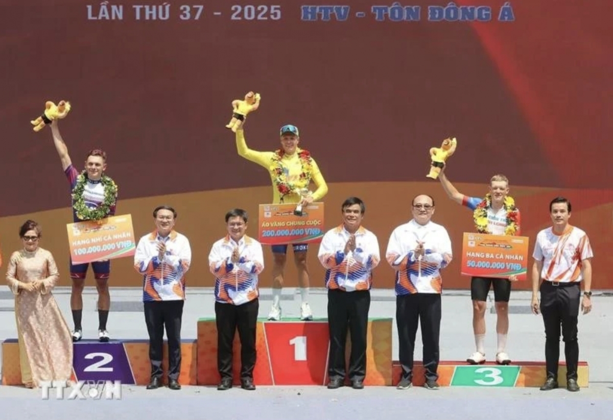 mikhail fokin wins yellow jersey at 2025 national htv cycling cup picture 1