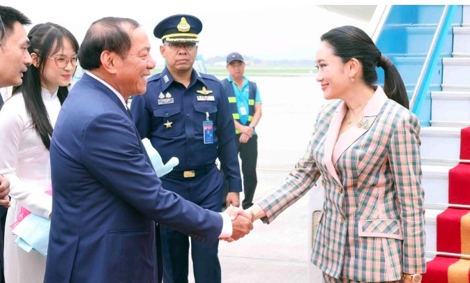 thai pm arrives in hanoi for official visit to vietnam picture 1 thai pm arrives in hanoi for official visit to vietnam picture 1