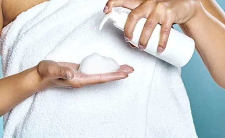 danh sách dung dịch vệ sinh phụ nữ và tinh dầu dưỡng tóc bị thu hồi hình ảnh 1 danh sach dung dich ve sinh phu nu va tinh dau duong toc bi thu hoi hinh anh 1