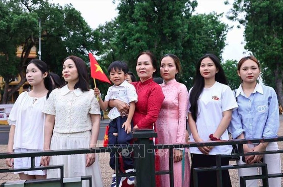 sacred flag-salute ceremony marks president ho chi minh s 135th birthday picture 9 sacred flag-salute ceremony marks president ho chi minh s 135th birthday picture 9