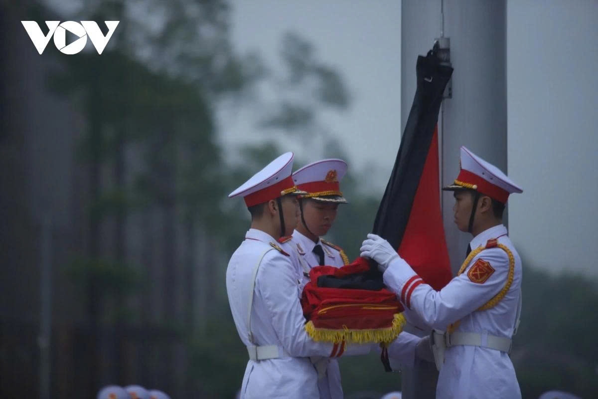 flags lowered to half-mast nationwide for former president tran duc luong picture 7 flags lowered to half-mast nationwide for former president tran duc luong picture 7