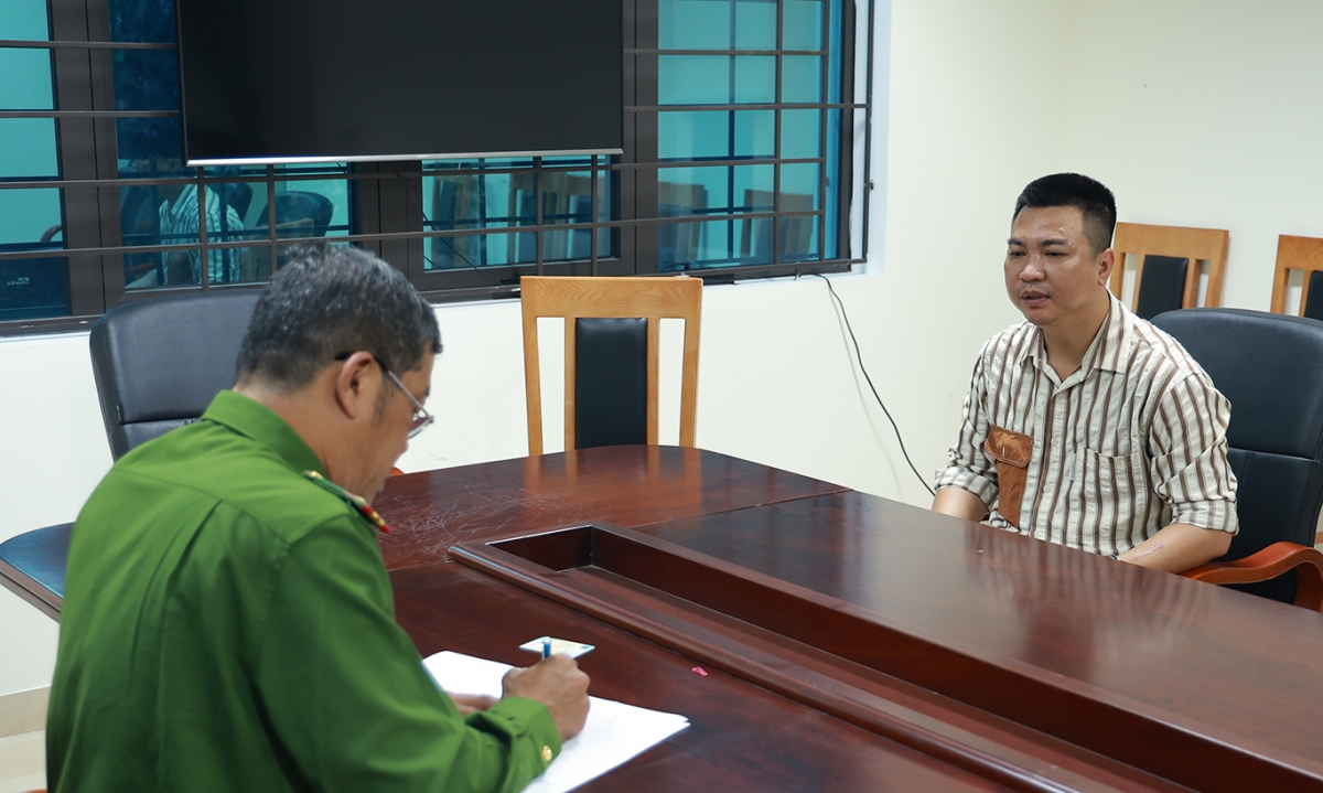 Đối tượng truy nã đặc biệt ra đầu thú hình ảnh 1 Doi tuong truy na dac biet ra dau thu hinh anh 1