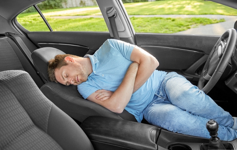 bật điều hòa nằm ngủ trong xe ô tô - hành động nguy hiểm chết người hình ảnh 2 bat dieu hoa nam ngu trong xe o to - hanh dong nguy hiem chet nguoi hinh anh 2