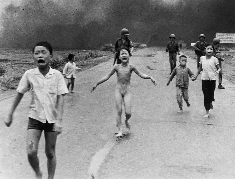 world press photo suspends nick ut s credit for napalm girl photo picture 1 world press photo suspends nick ut s credit for napalm girl photo picture 1