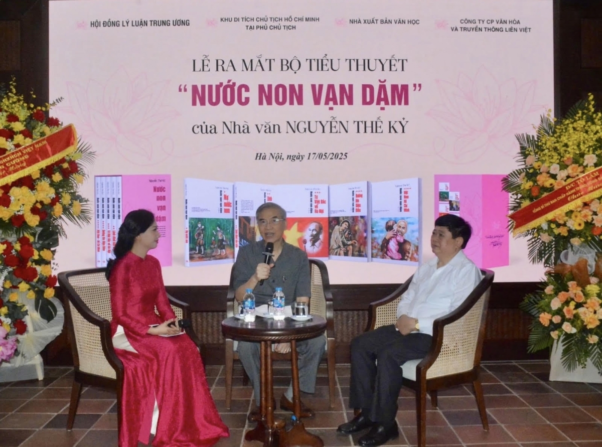 nước non vạn dặm tái hiện cuộc đời, sự nghiệp cách mạng của bác hình ảnh 2 nuoc non van dam tai hien cuoc doi, su nghiep cach mang cua bac hinh anh 2