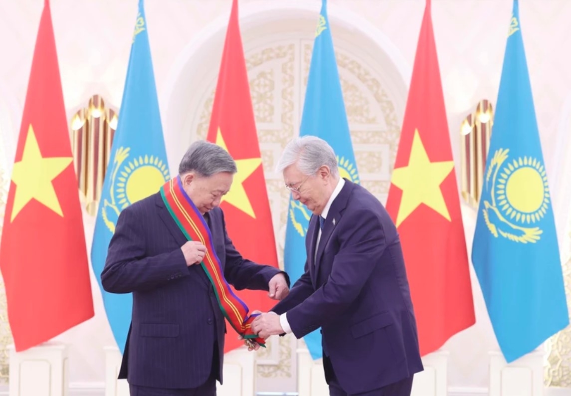 vietnamese party leader honoured with kazakhstan s noble friendship order picture 1 vietnamese party leader honoured with kazakhstan s noble friendship order picture 1