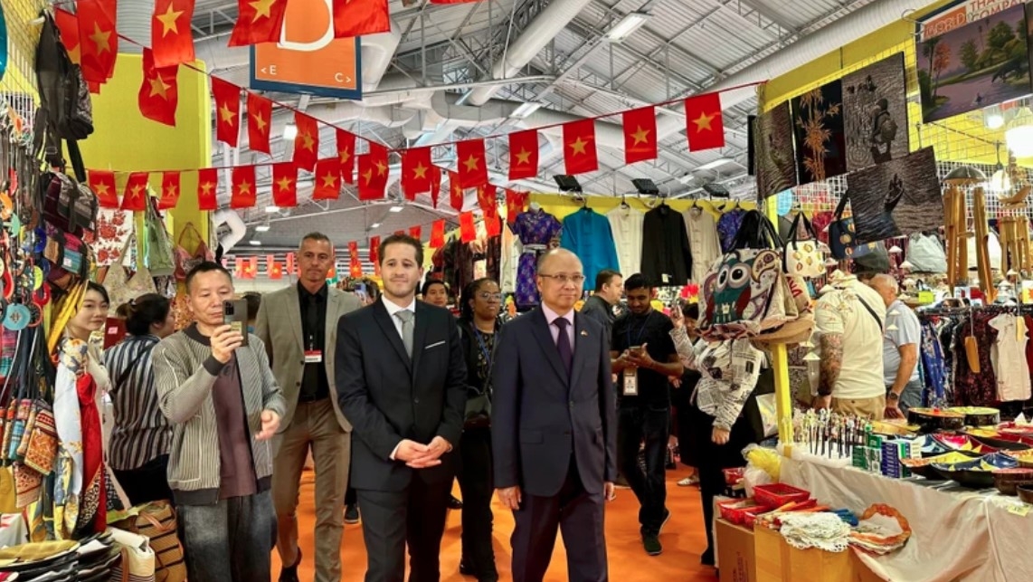 green vietnamese products shine at paris int l fair picture 1 green vietnamese products shine at paris int l fair picture 1