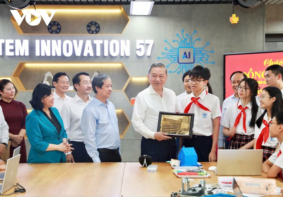 party leader requests hastening digital transformation in education picture 2 party leader requests hastening digital transformation in education picture 2